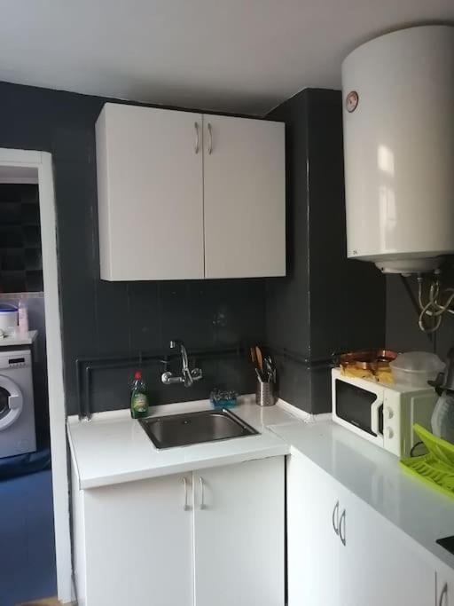 Apartamento Hotel Montana Lavapies มาดริด ภายนอก รูปภาพ